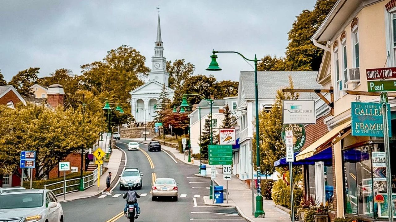 4 Connecticut Towns to Explore for Coastal Views, Waterfalls and Historic Attractions