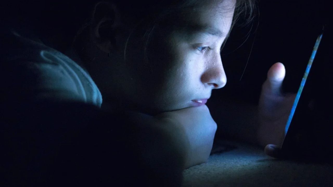 Late-Night Phone Use May Affect Teen Sleep, Psychiatrist Warns